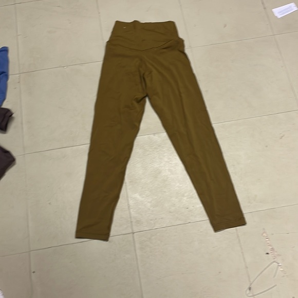 Aerie bundle only worn once or twice small stains as shown in pictures - Picture 3 of 10